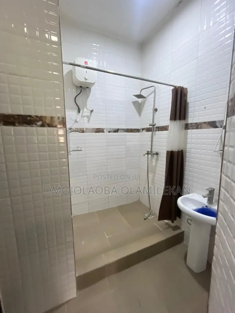 3bdrm Apartment in Osapa london for rent in Osapa london