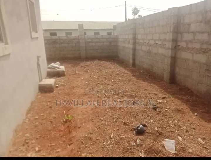 3bdrm Apartment in Eyin Ogbe, Adamo for sale in Adamo
