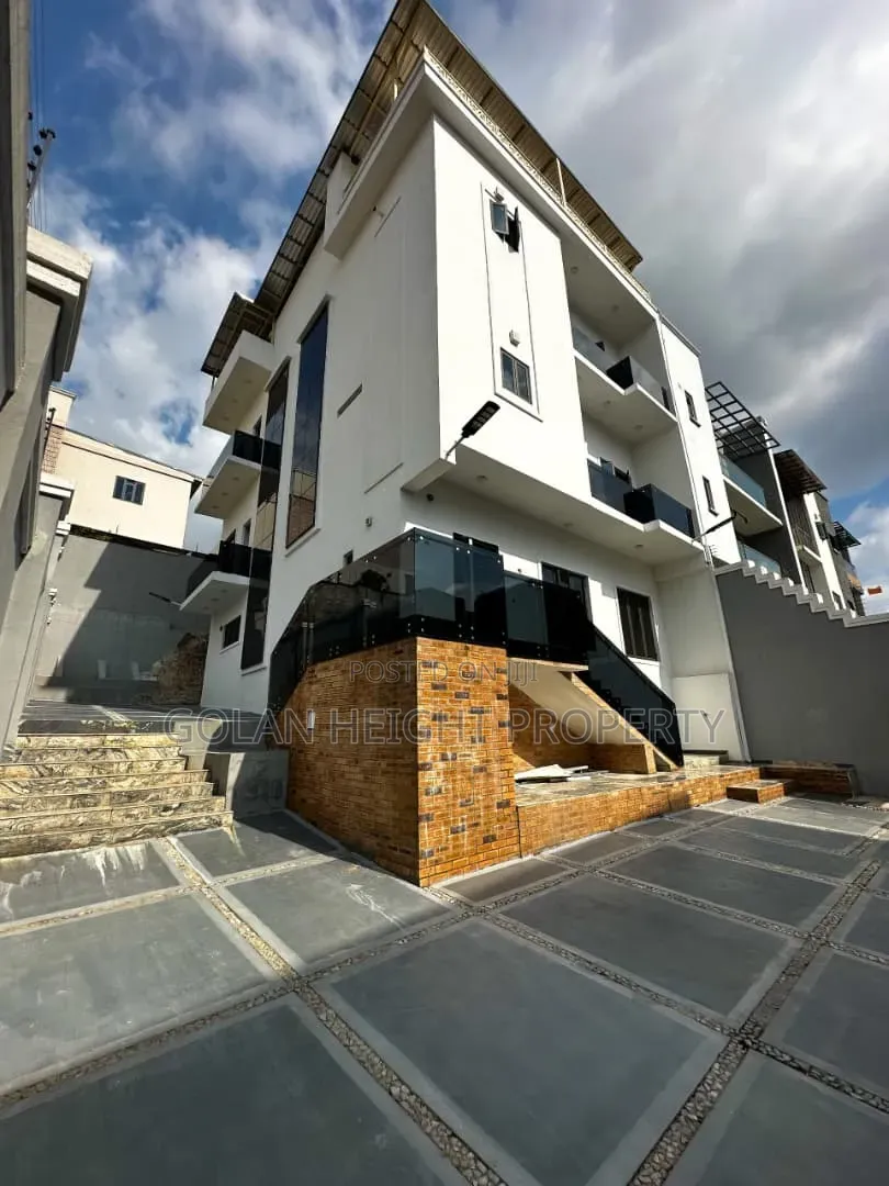 5bdrm Duplex in Guzape for sale in Guzape District