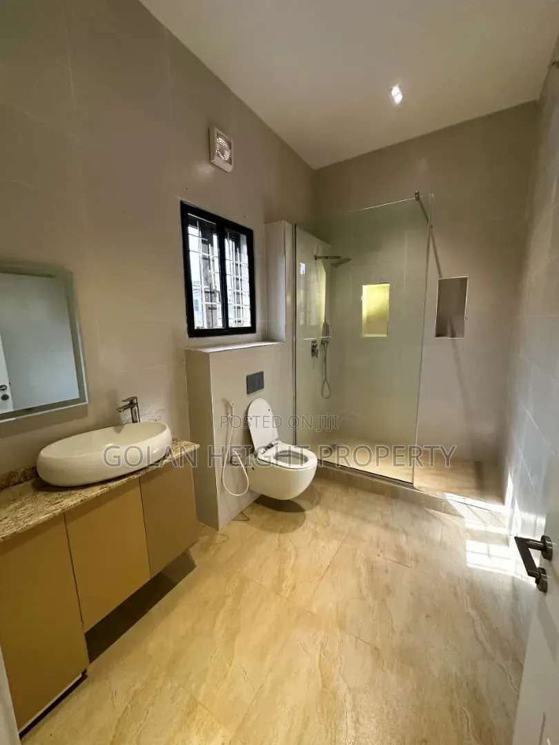 5bdrm Duplex in Guzape for sale in Guzape District
