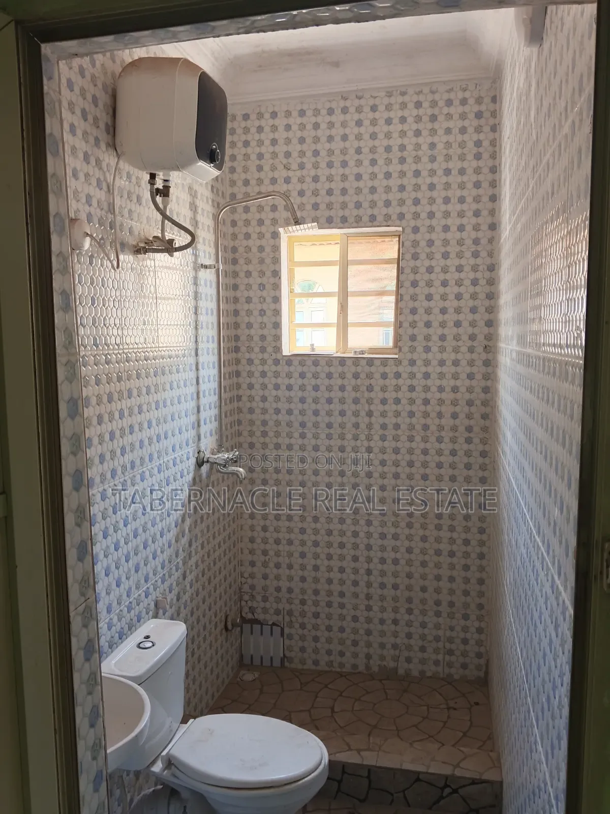 2bdrm Apartment in Ayonnusi Estate, for rent in Ikorodu Garage