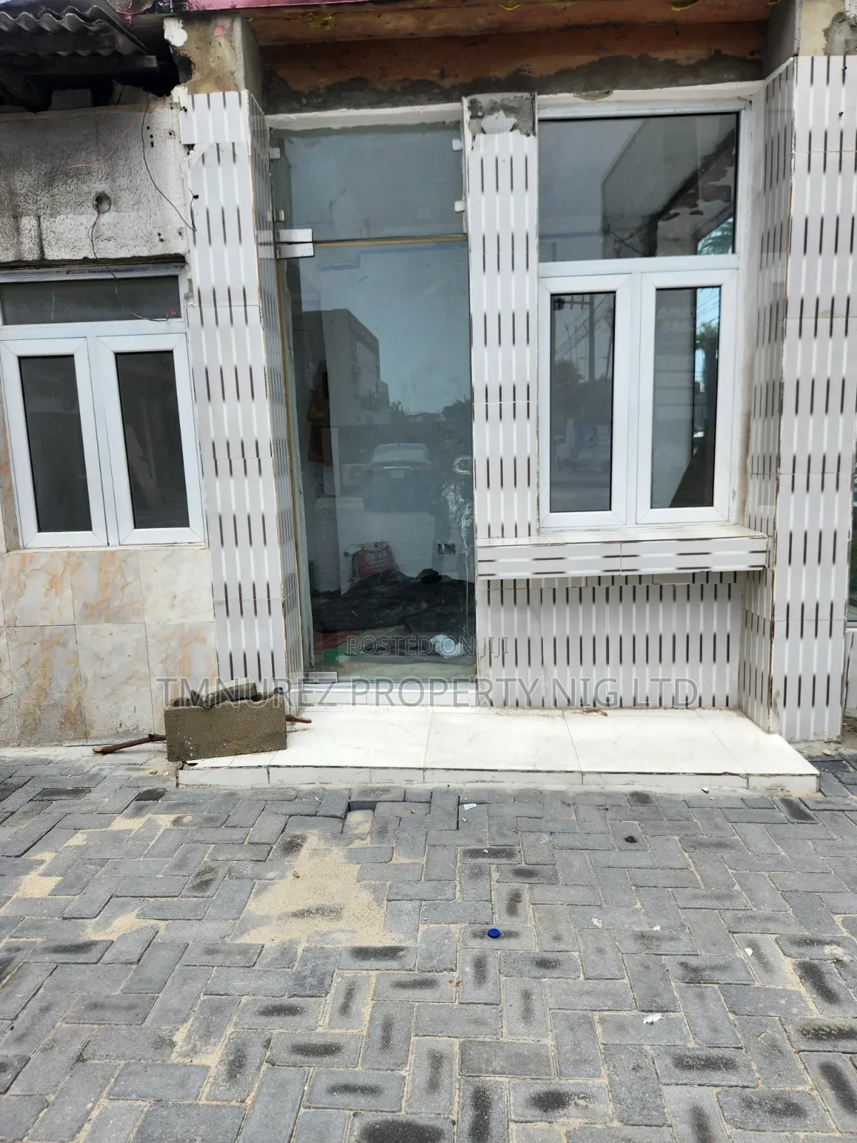 Shop for Rent at Vi in a Very Busy Road in 1004
