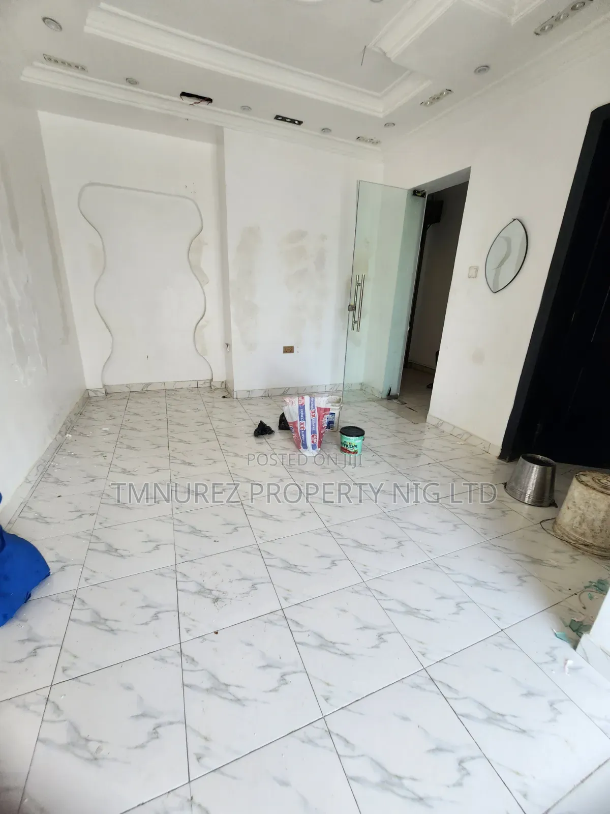 Showroom Shop for Rent in a Very Busy Road Lekki Phase1 in Lekki Phase 1