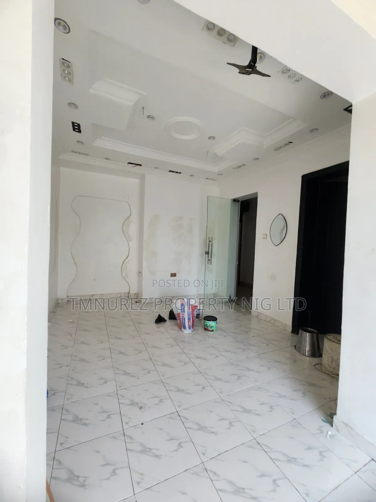 Showroom Shop for Rent in a Very Busy Road Lekki Phase1 in Lekki Phase 1