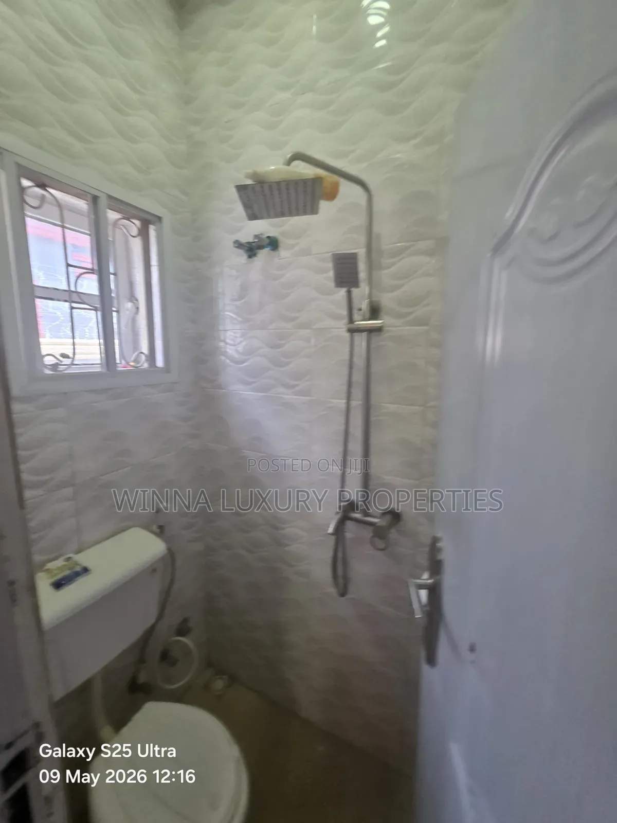 4bdrm Bungalow in In Na Estate Along, Lugbe District for sale in Lugbe District