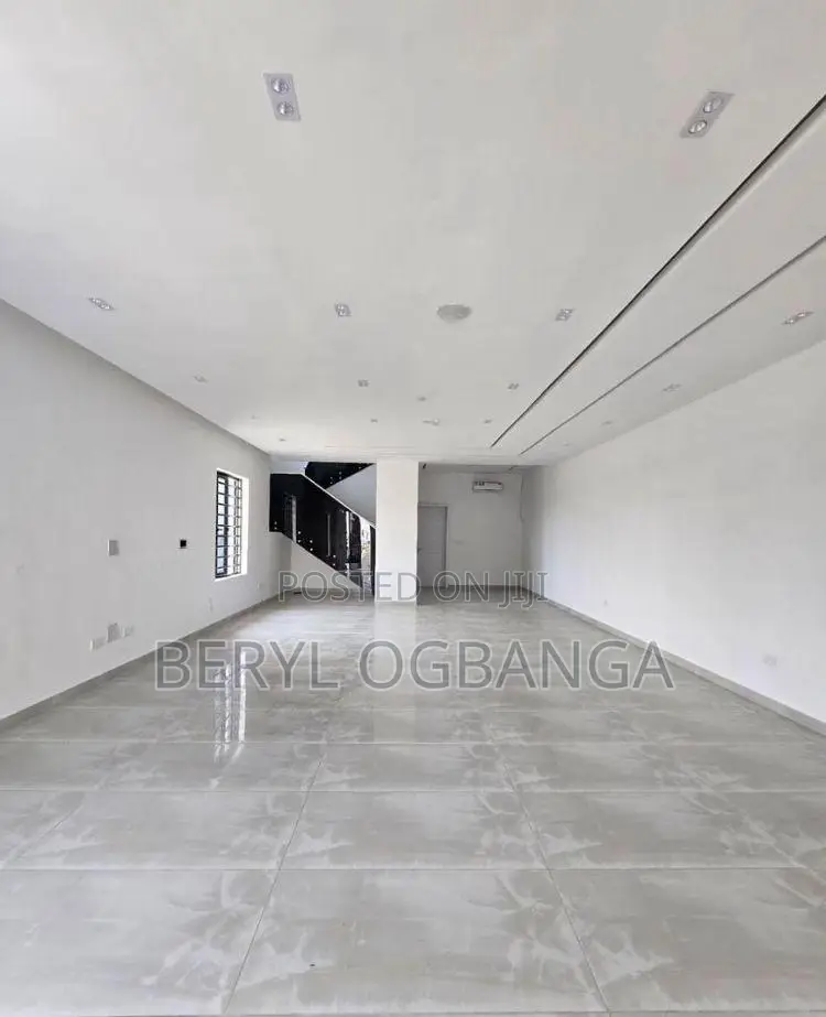 5bdrm Duplex in Ikate for sale in Ikate