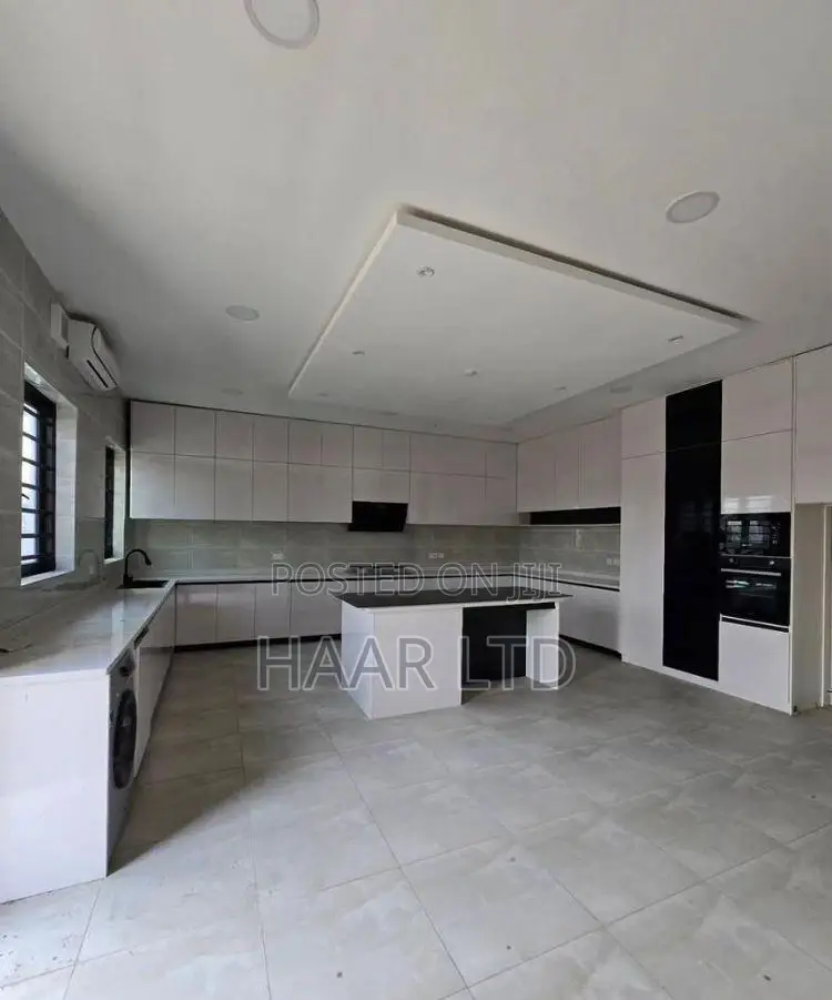 5bdrm Duplex in Ikate for sale in Ikate