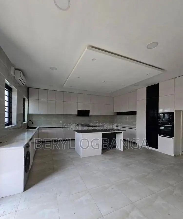5bdrm Duplex in Ikate for sale in Ikate