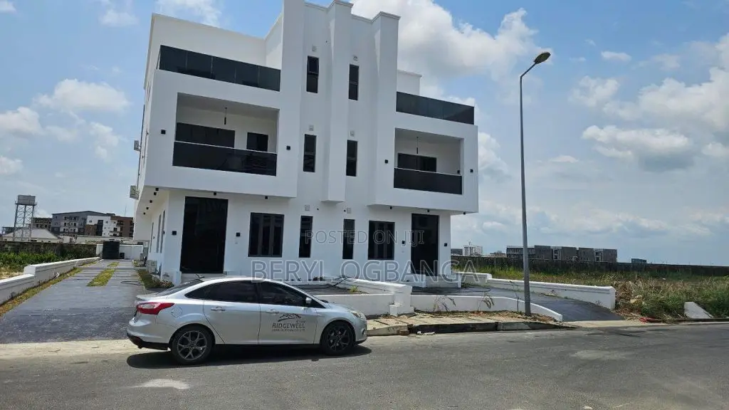 5bdrm Duplex in Ikate for sale in Ikate