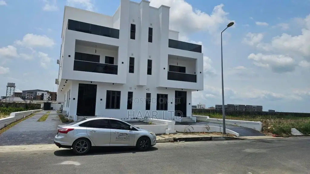 5bdrm Duplex in Ikate for sale in Ikate