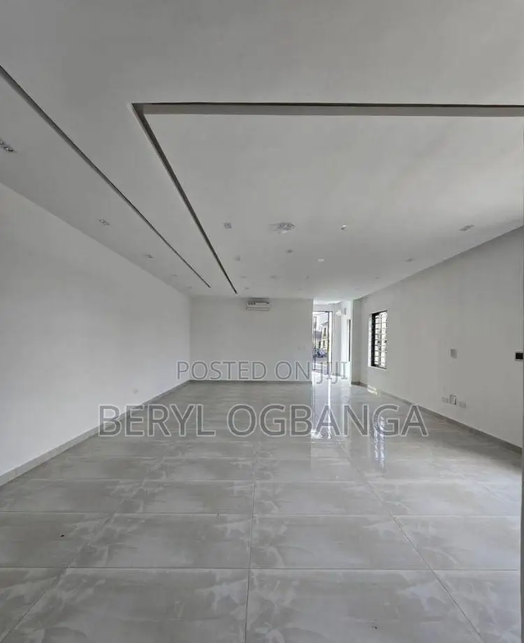 5bdrm Duplex in Ikate for sale in Ikate