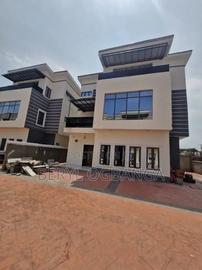 4bdrm Duplex in Ikate for sale in Ikate