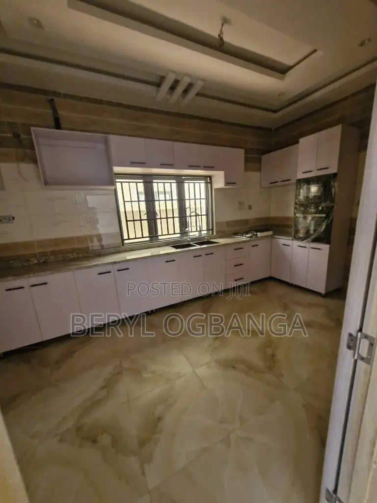 4bdrm Duplex in Ikate for sale in Ikate