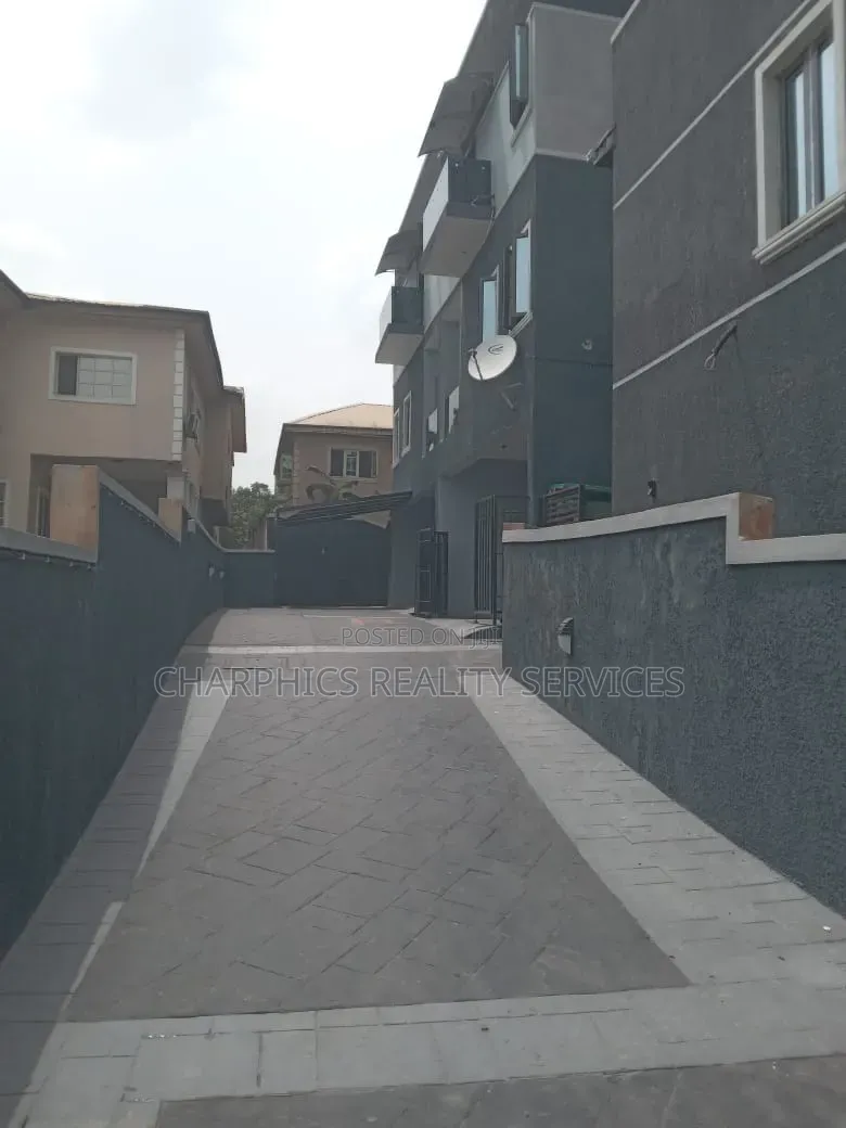 4bdrm Duplex in GRA Phase 1 for sale in GRA Phase 1