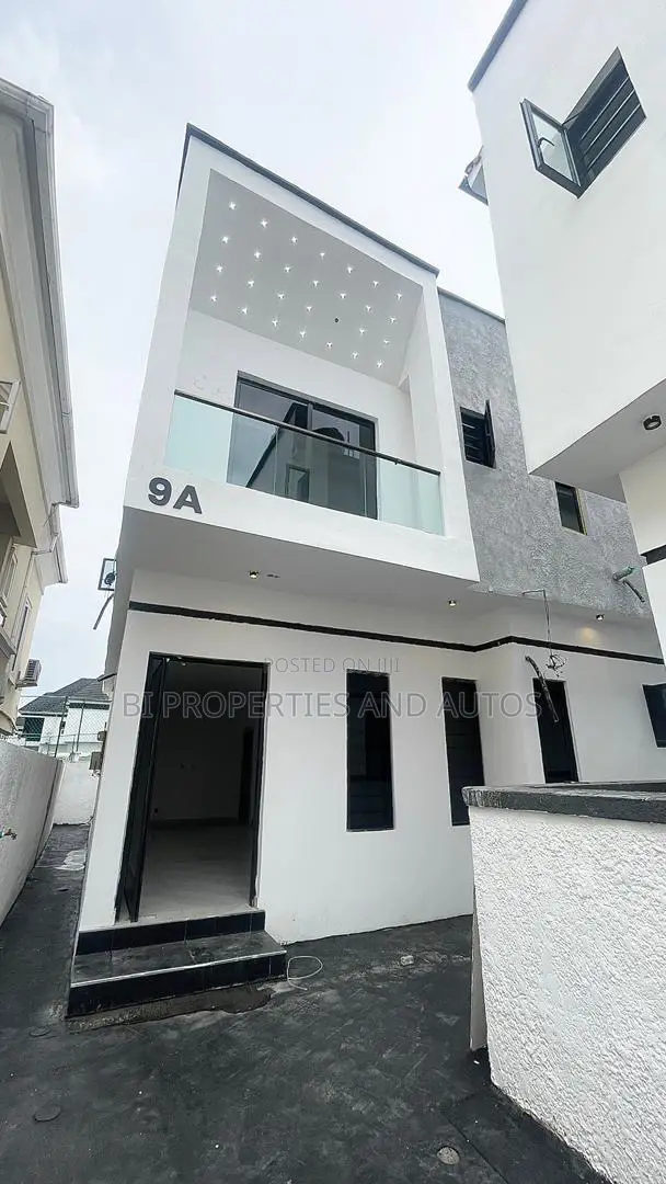 5bdrm Duplex in Chevron for sale in Chevron