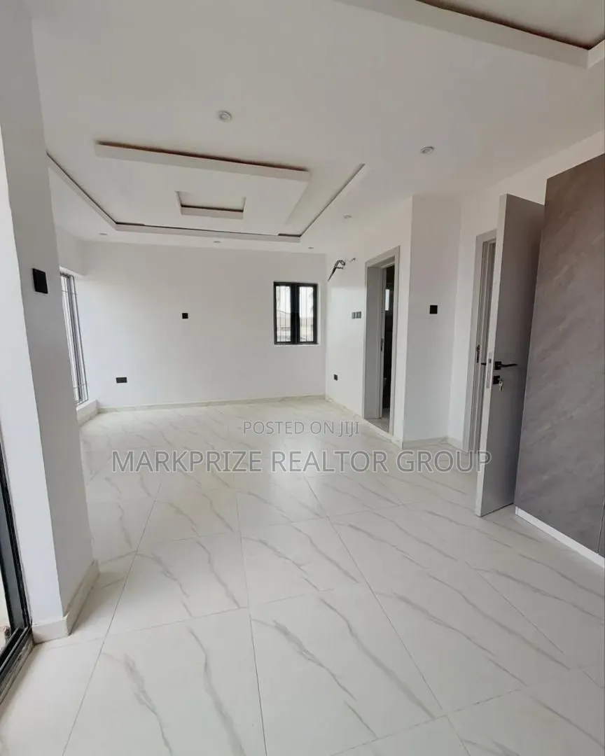 4bdrm Duplex in Obanikoro Lagos for sale in Obanikoro