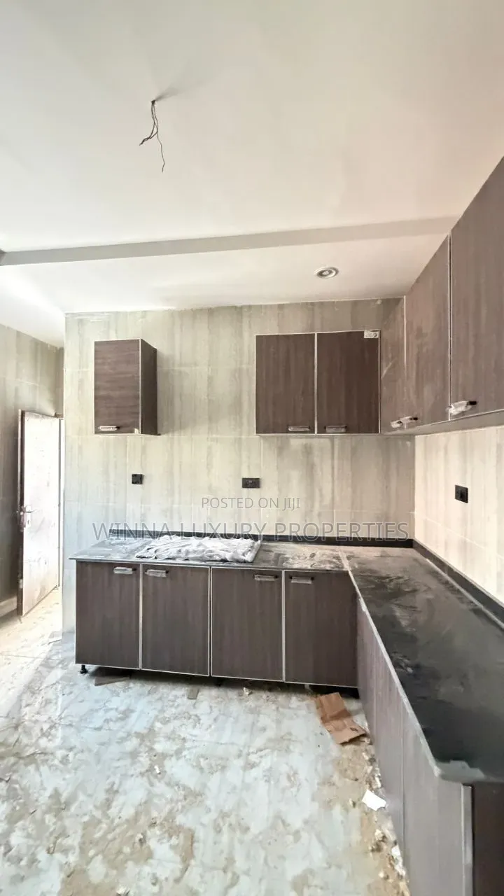 5bdrm Duplex in Basic Estate, for sale in Lokogoma