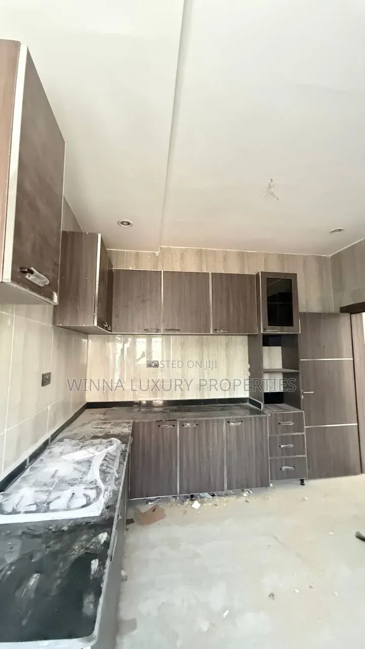 5bdrm Duplex in Basic Estate, for sale in Lokogoma