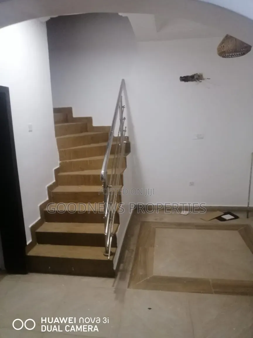 4bdrm Duplex in Lekki County Home for rent in Ikota