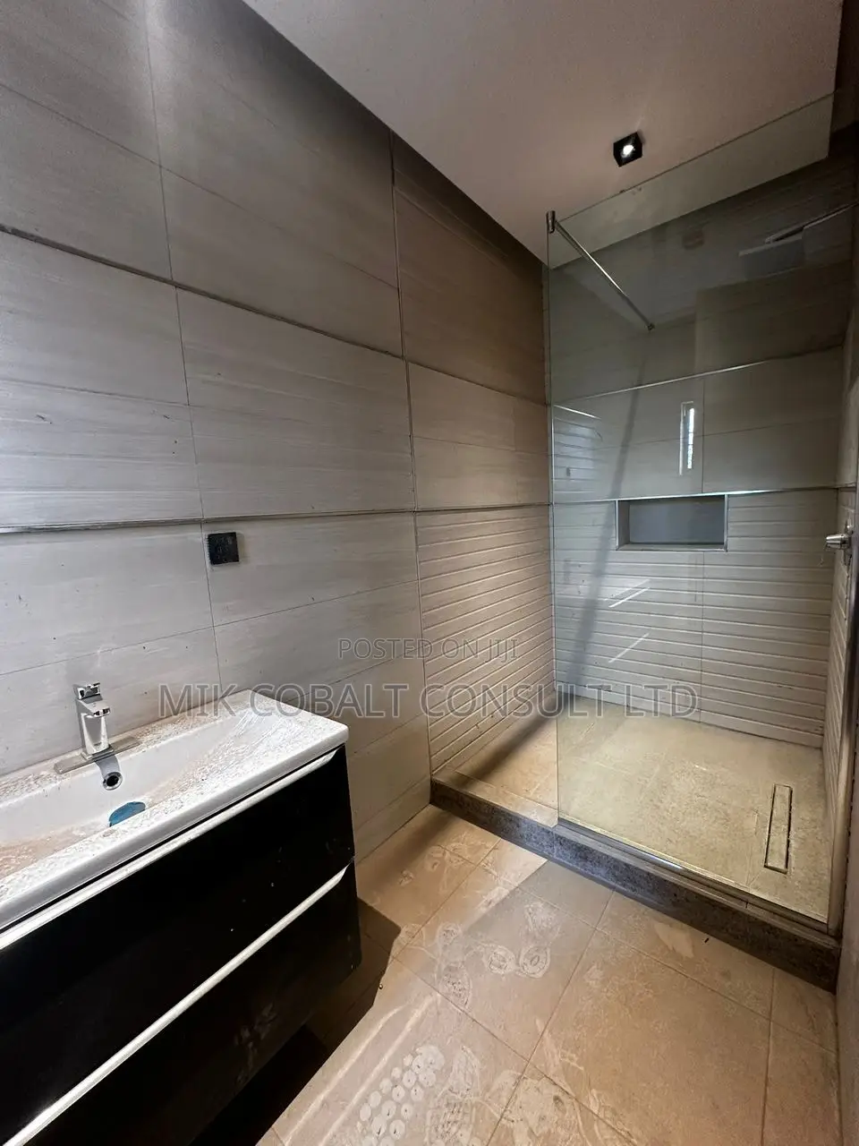 4bdrm Townhouse / Terrace in Diplomatic Zone, Katampe Extension in Katampe Extension