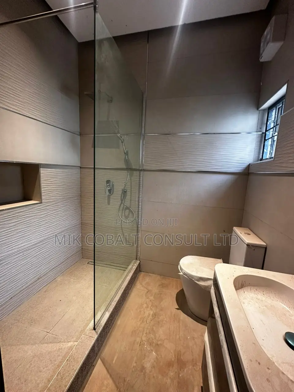 4bdrm Townhouse / Terrace in Diplomatic Zone, Katampe Extension in Katampe Extension