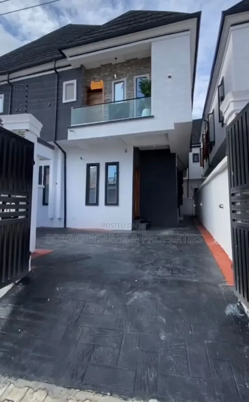 4bdrm Duplex in Ikota for sale in Ikota