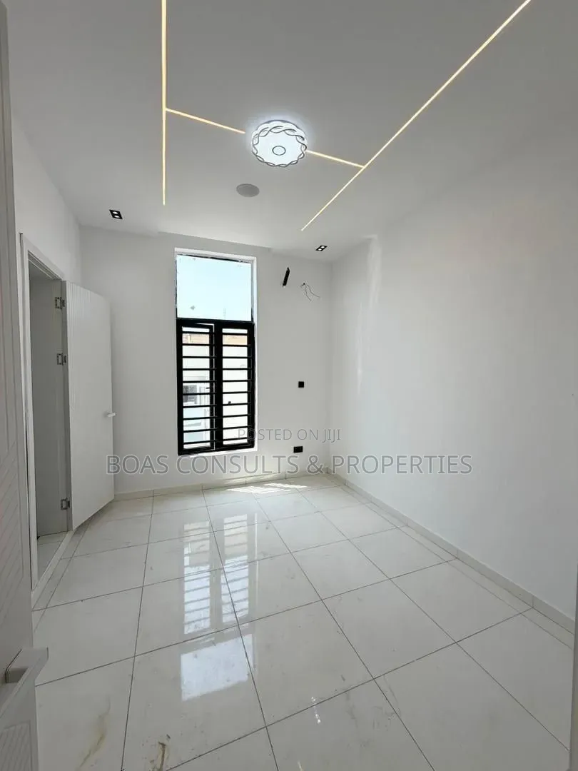 4bdrm Duplex in Ikota for sale in Ikota