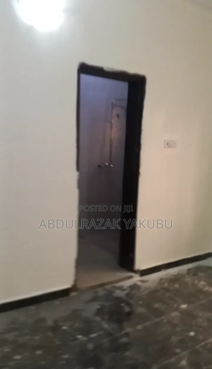 3bdrm Block of Flats in Sunnyside Homes, Sabon Lugbe for rent in Sabon Lugbe