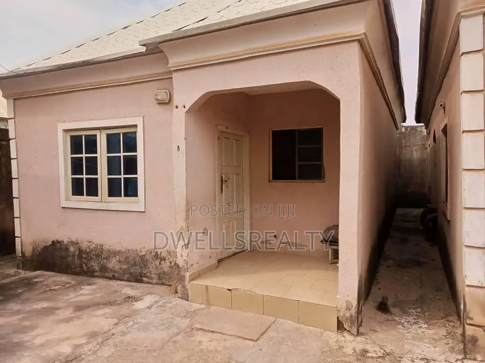 2bdrm Bungalow in Abacha Road Abuja, Karu for sale in Karu
