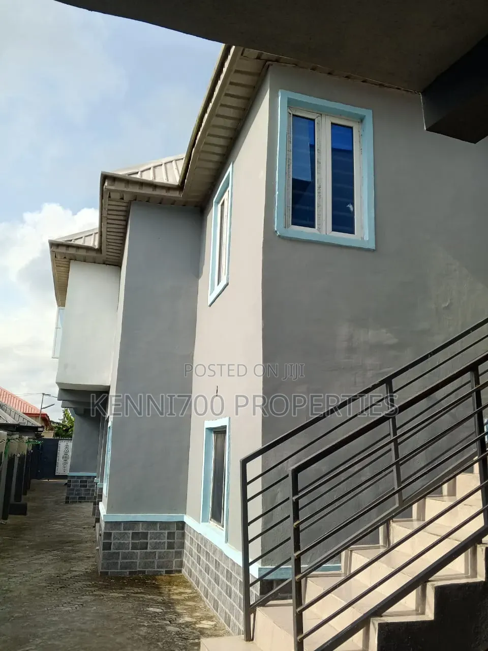 6bdrm Block of Flats in Araromi, Elemoro for sale in Elemoro