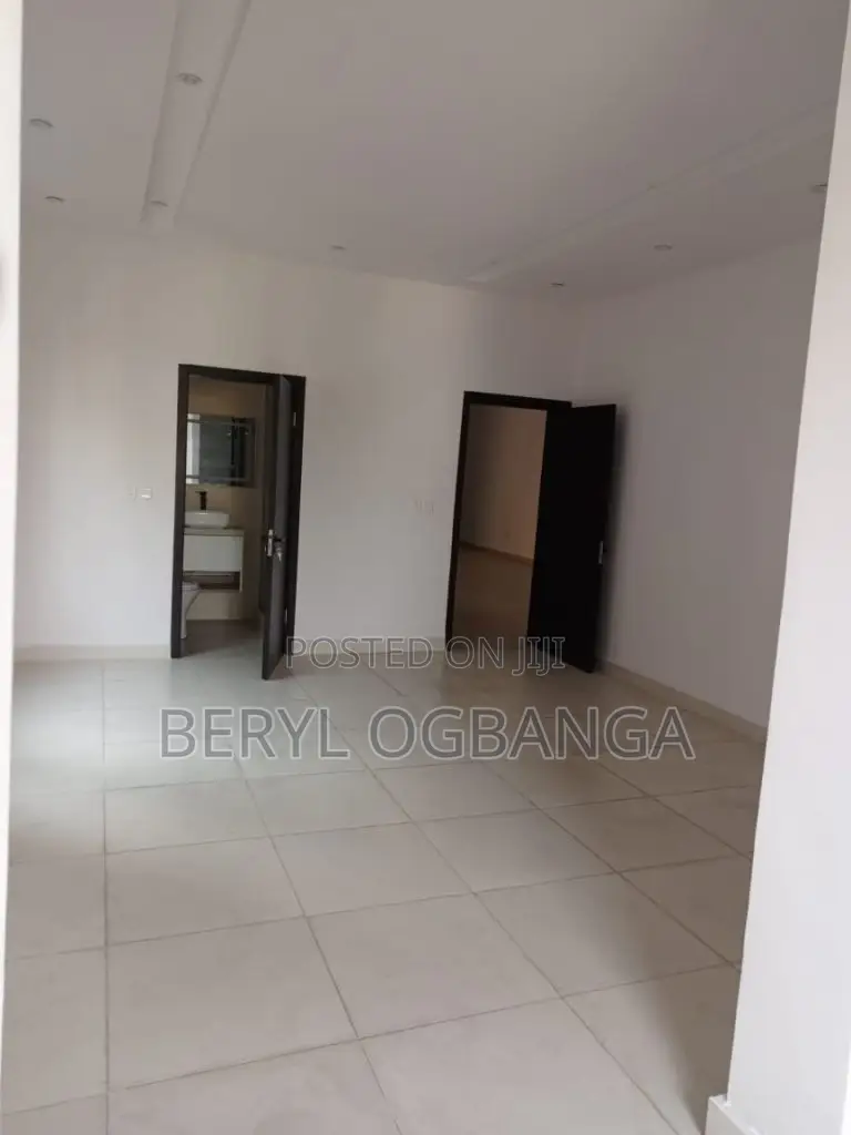 2bdrm Apartment in Ahmadu Bello Way for sale in Ahmadu Bello Way