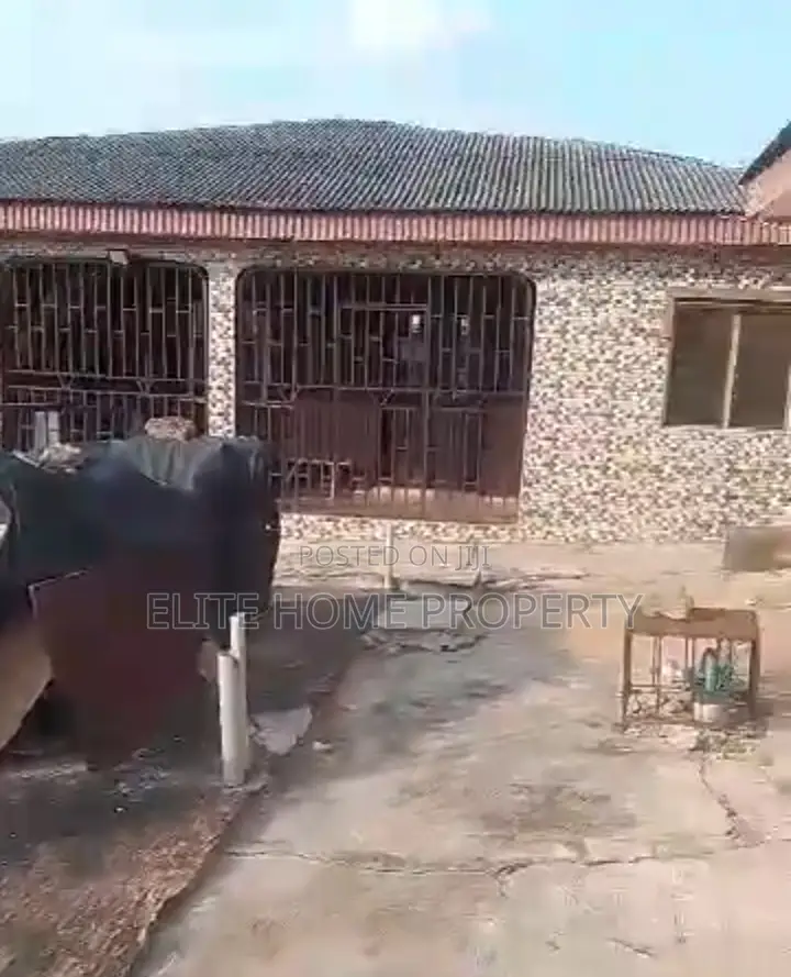 3bdrm House in White House, Abule Egba for sale in Abule Egba