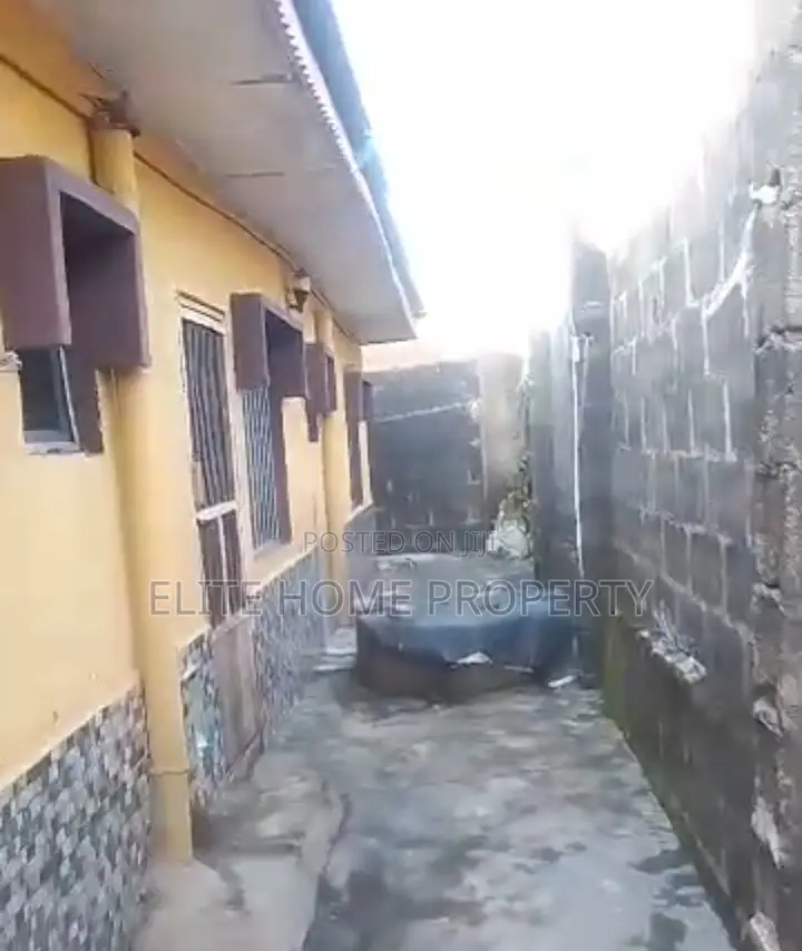 3bdrm House in White House, Abule Egba for sale in Abule Egba