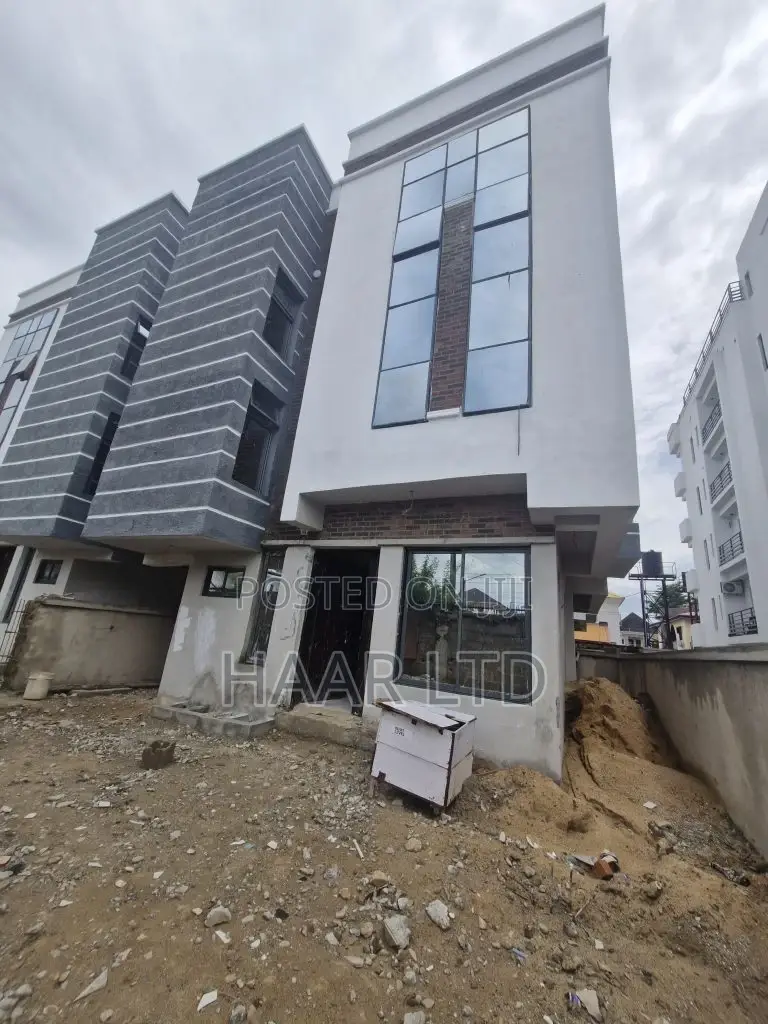 4bdrm Duplex in Lekki Phase 1 for sale in Lekki Phase 1