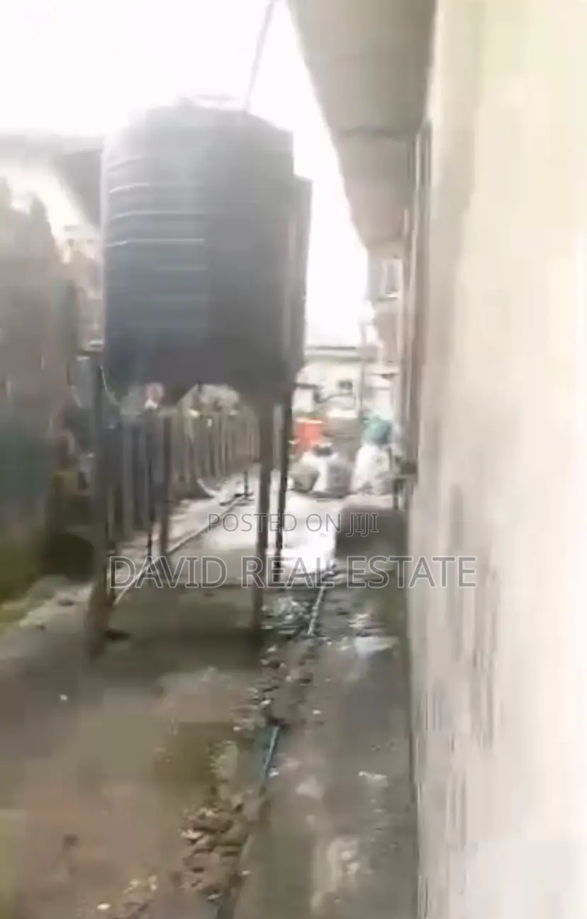2bdrm Block of Flats in Rumuigbo, Port for sale in Rumuigbo