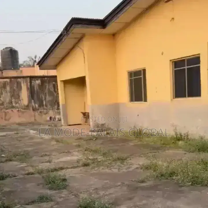 8bdrm Bungalow in Akure for sale in Akure