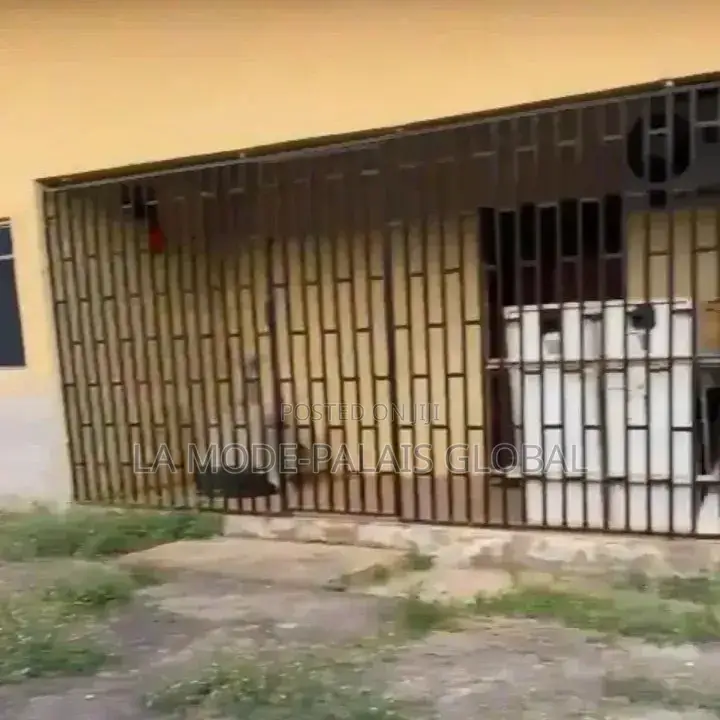 8bdrm Bungalow in Akure for sale in Akure