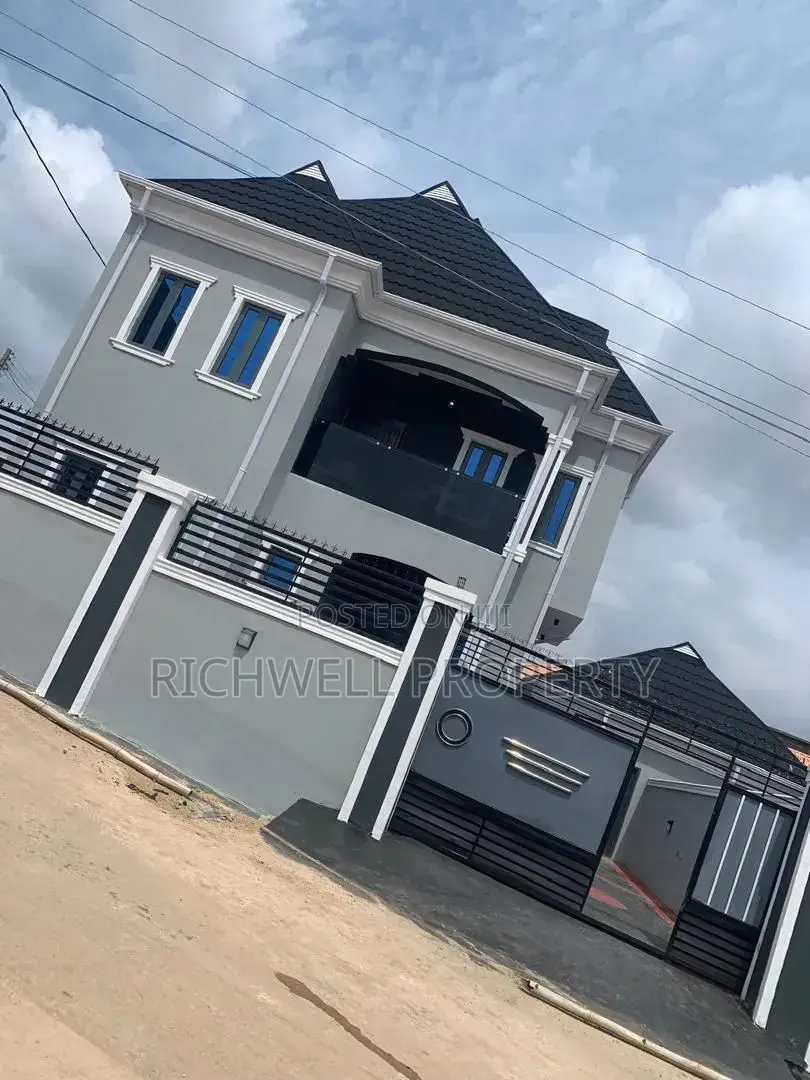 4bdrm Duplex in Elewure Opposite for sale in Ibadan