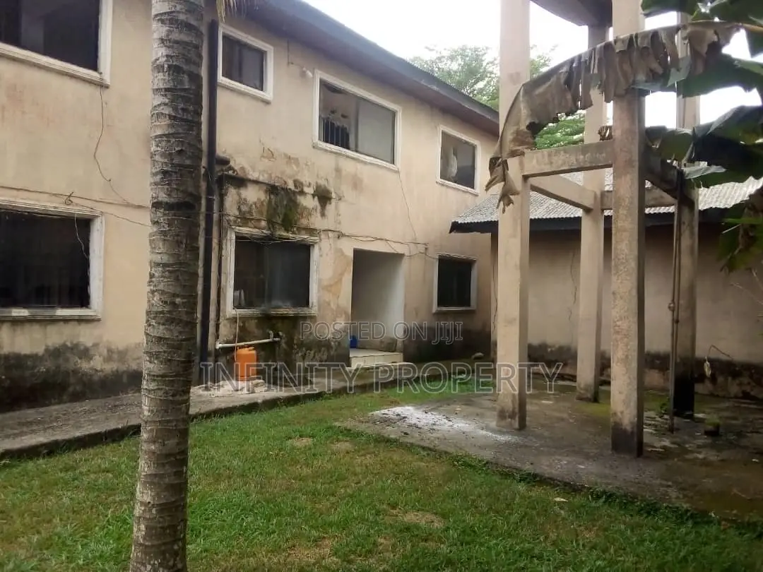 5bdrm Duplex in G R A, Benin City for sale in Benin City