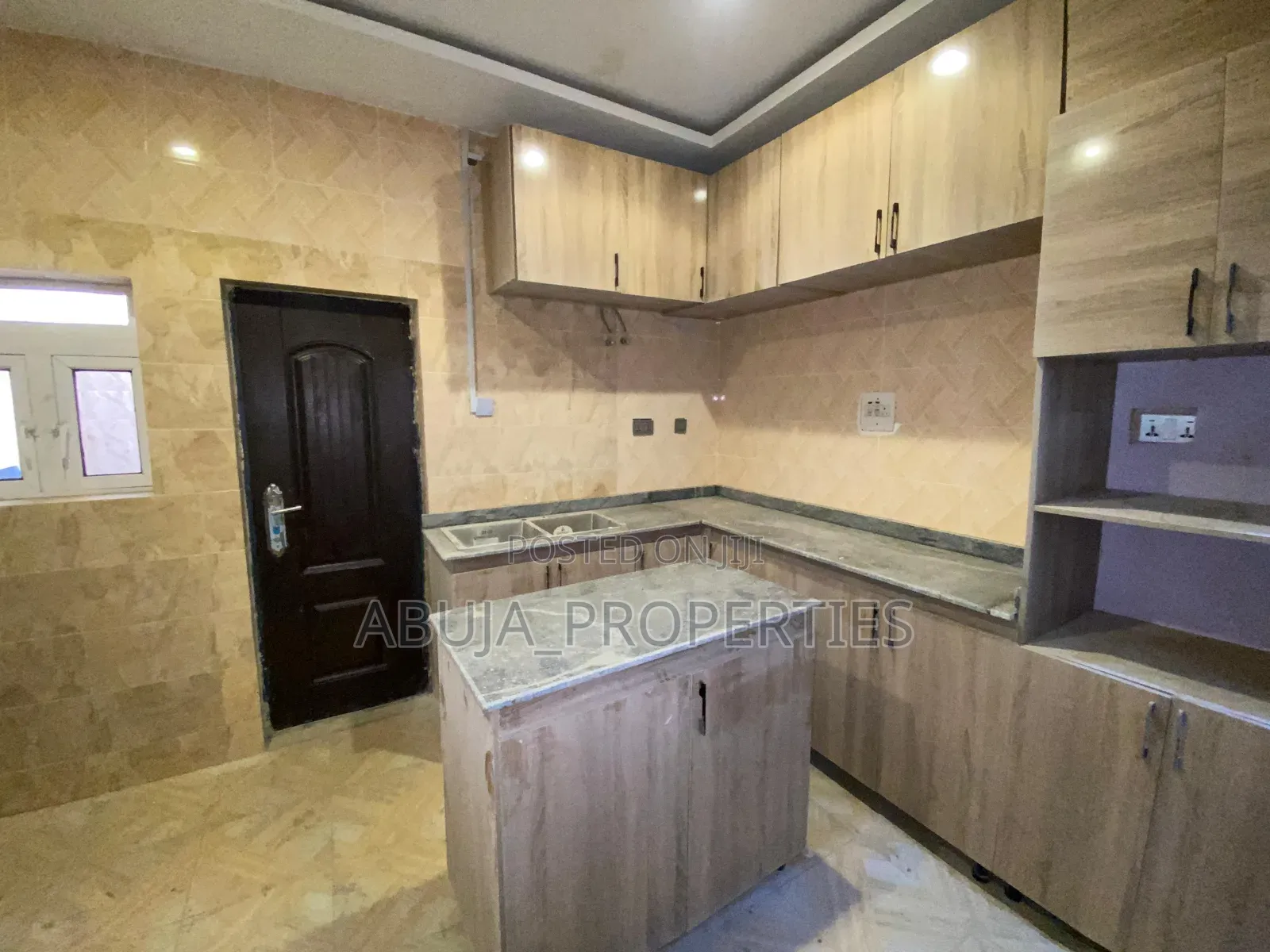 4bdrm Duplex in In An Estate Close, Idu for rent in Idu