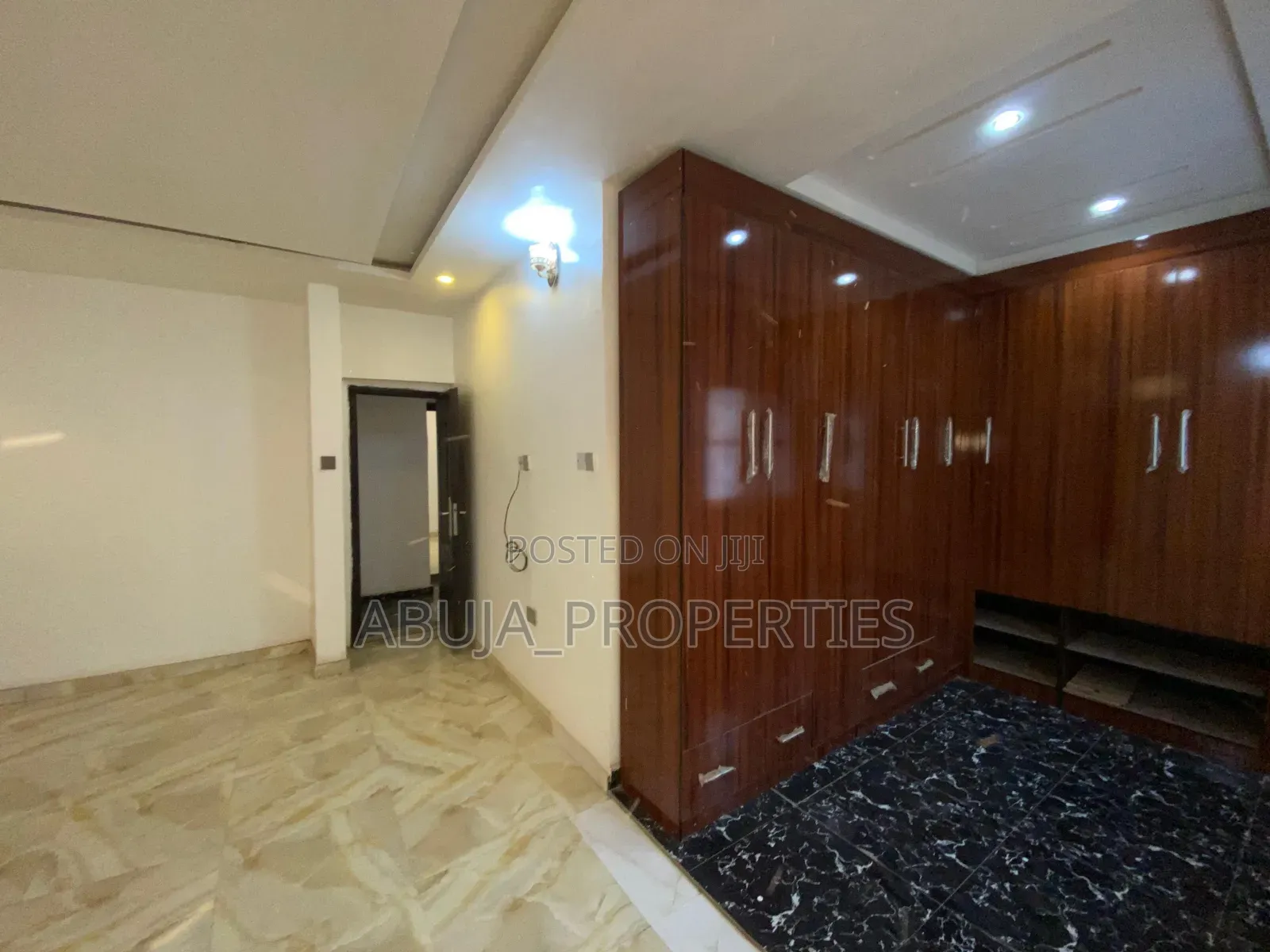 4bdrm Duplex in In An Estate Close, Idu for rent in Idu
