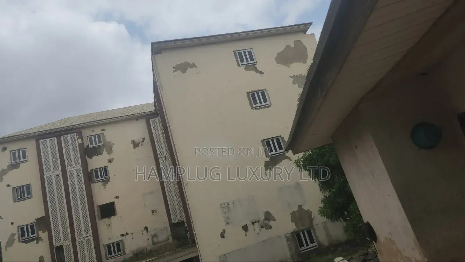 47 Rooms Hotel Zone 4 in Zone 5 / Wuse