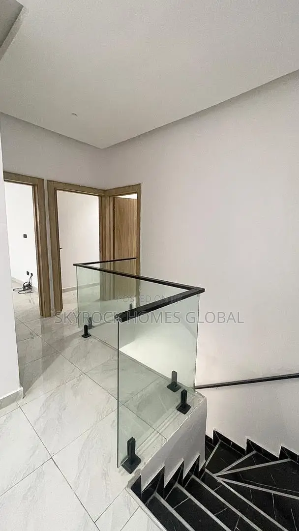 4bdrm Duplex in Chevron for sale in Chevron