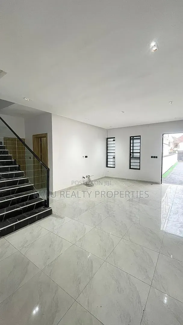 4bdrm Duplex in Orchid Road, Lekki Phase 2 for rent in Lekki Phase 2