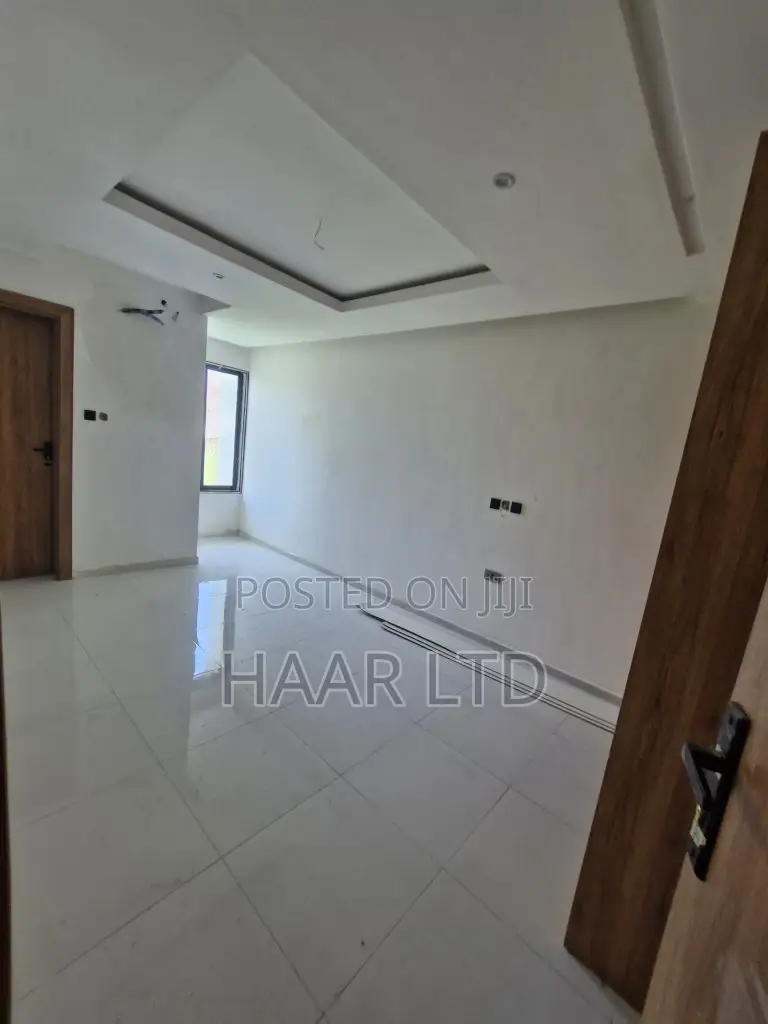 5bdrm Duplex in Ikate for sale in Ikate