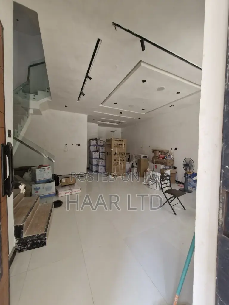 5bdrm Duplex in Ikate for sale in Ikate