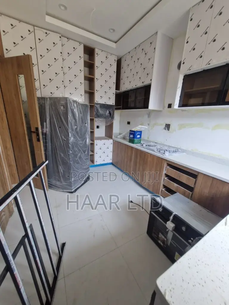 5bdrm Duplex in Ikate for sale in Ikate