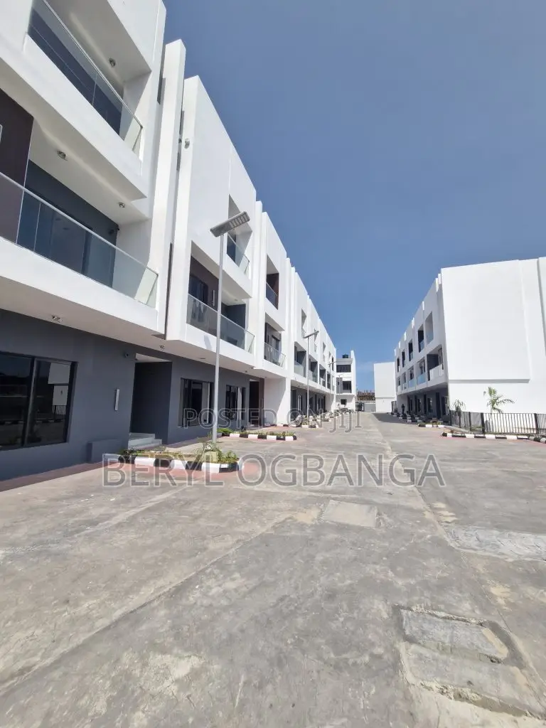 4bdrm Duplex in Lekki Phase 1 for sale in Lekki Phase 1