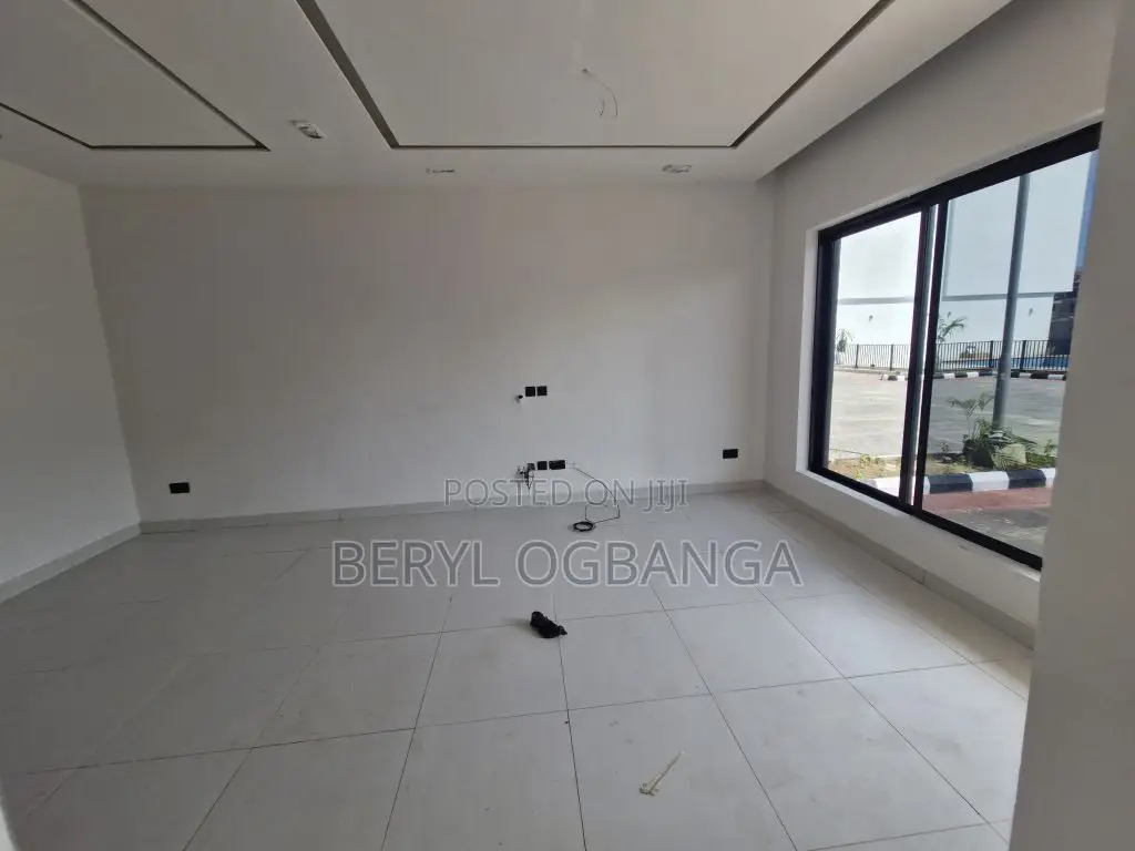 4bdrm Duplex in Lekki Phase 1 for sale in Lekki Phase 1