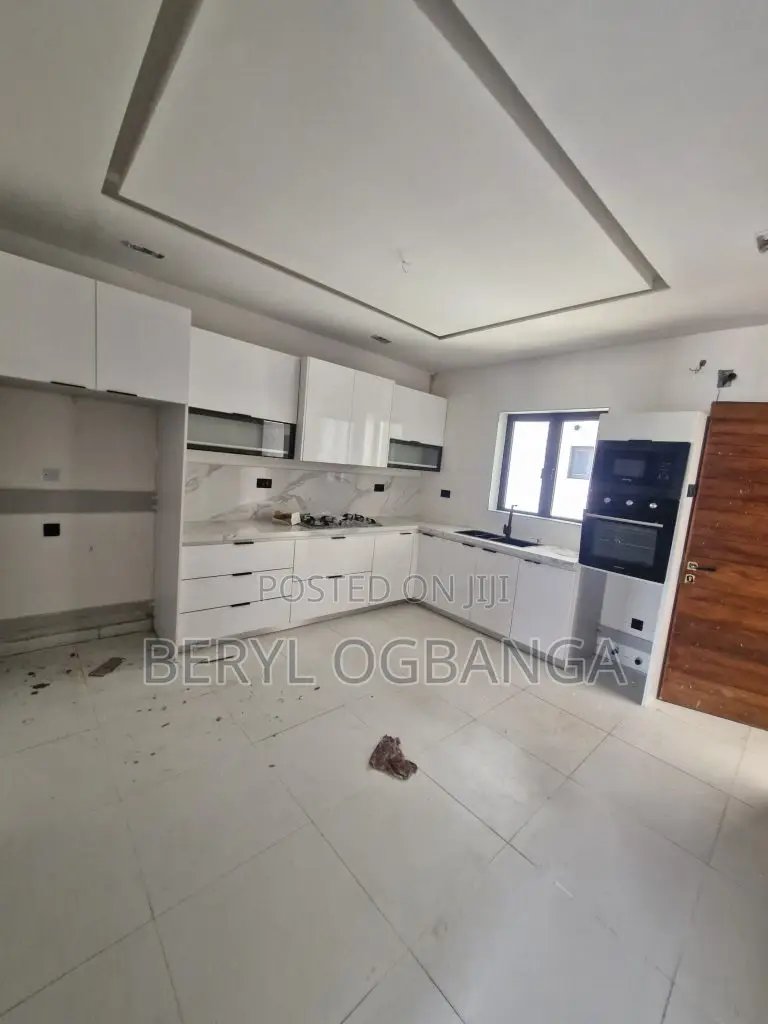 4bdrm Duplex in Lekki Phase 1 for sale in Lekki Phase 1